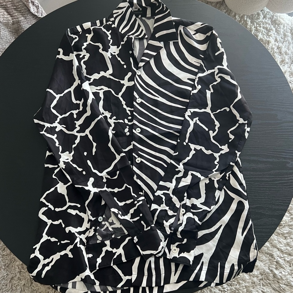 Versace Men’s Zebra/Giraffe Printed Long-Sleeve Silk Shirt Black & White | EU 40